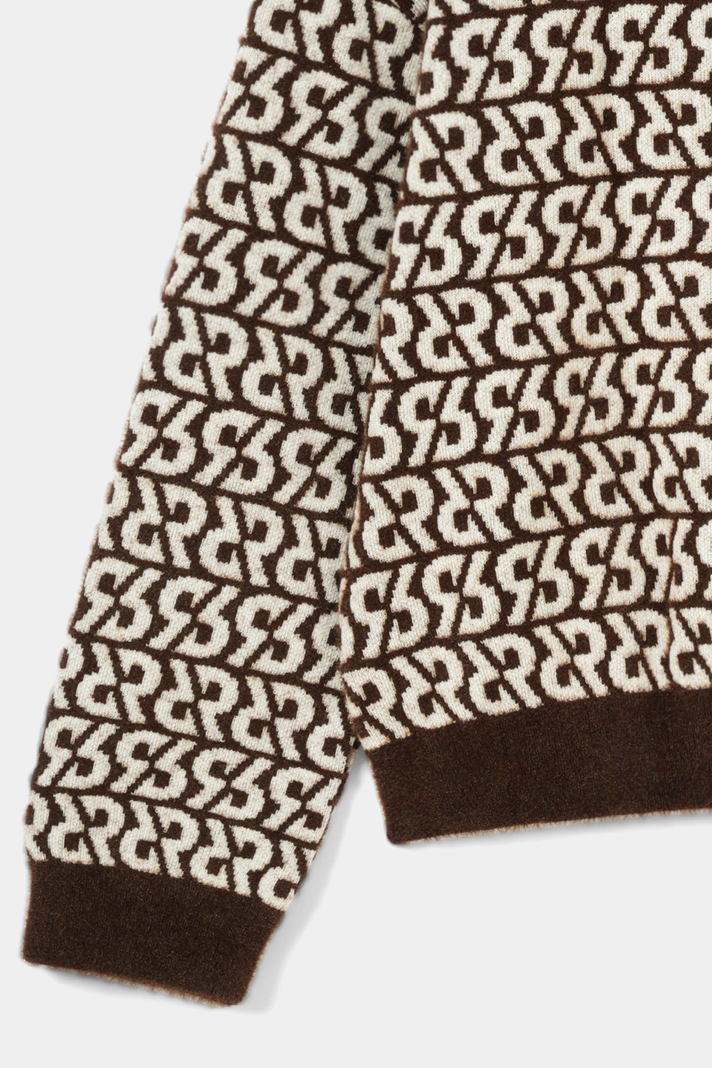 سترة بنمط متكرر مميز