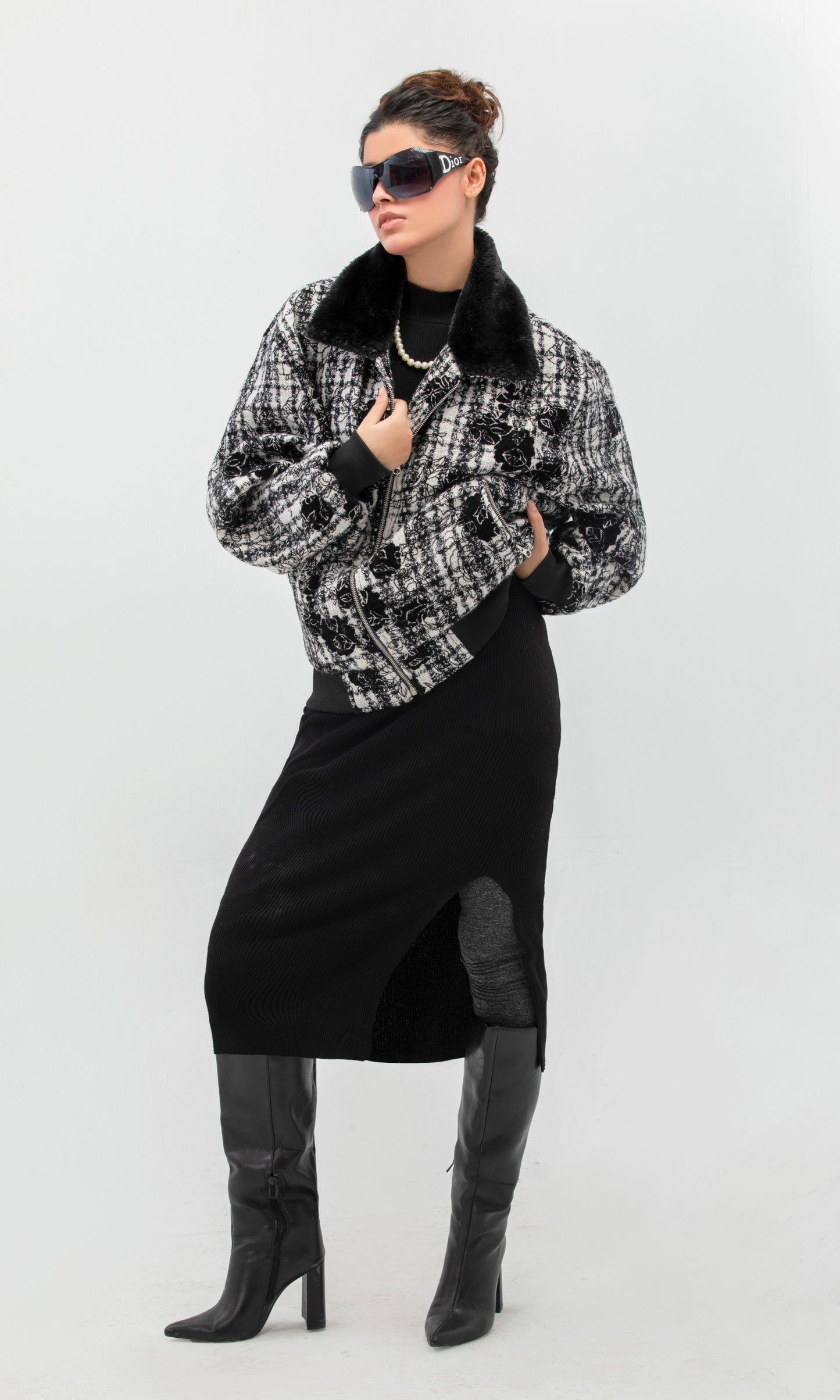 جاكيت جاكار فاخر من بتلات سوداء