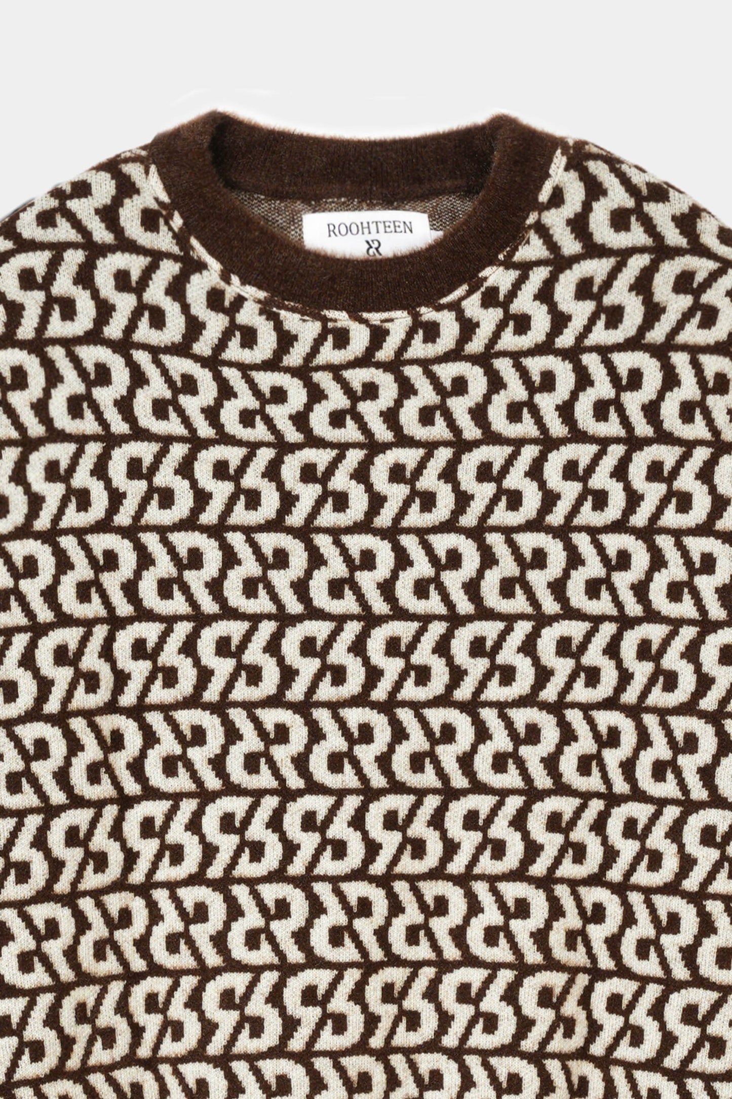 سترة بنمط متكرر مميز