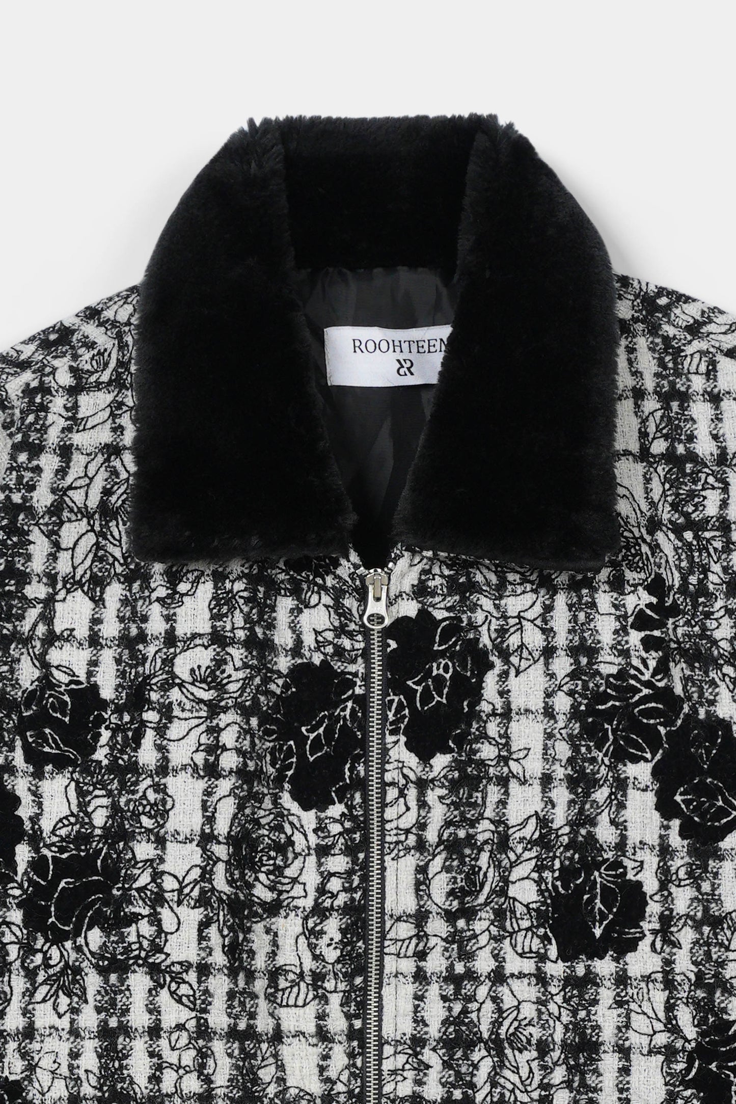 جاكيت جاكار فاخر من بتلات سوداء