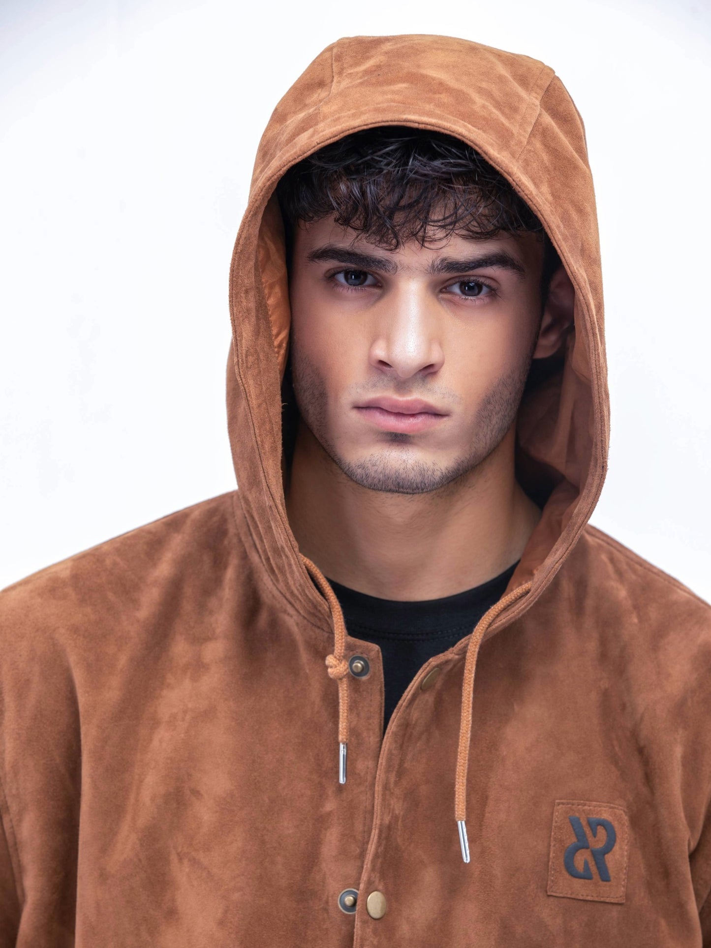 سترة بغطاء رأس بلون الكاكاو الأردوازي 