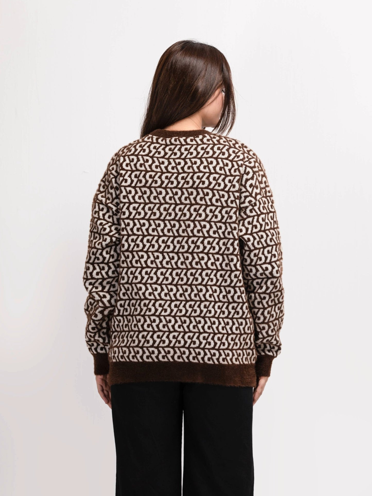 سترة بنمط متكرر مميز