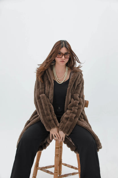 معطف ملكي طويل من القطيفة